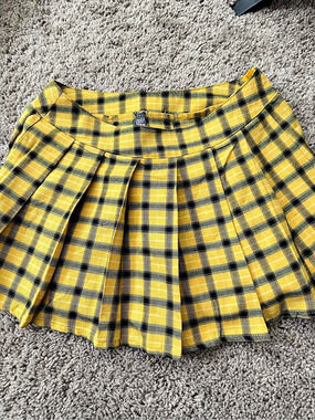 Yellow Black Plaid Pleated Mini Skirt with yellow vest